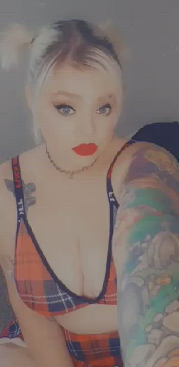 Want to see more of this curvy, kink and fetish friendly, tattooed babe cum check