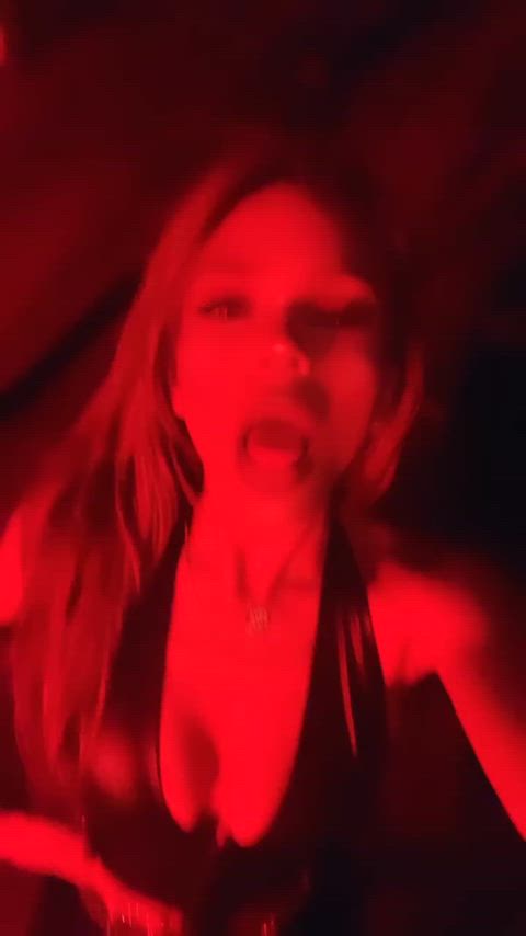 amateur babe long tongue tongue fetish clip