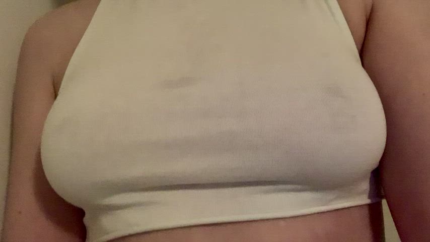 crop tops make my titties look perfect