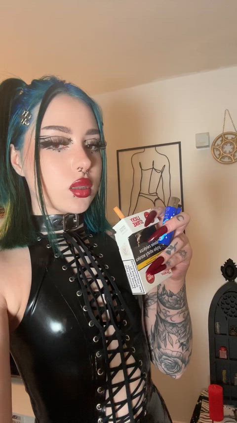 Quick cigarette break before I ruin your life 🖤