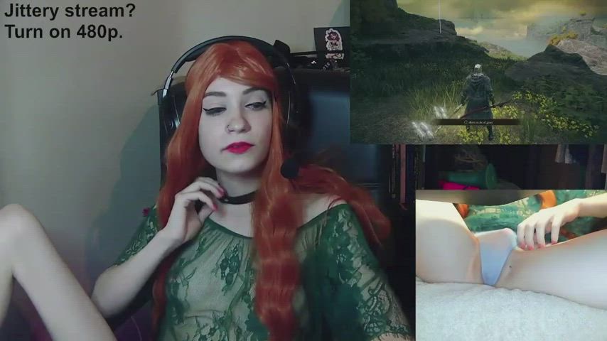 Teen gamergirl spreading her shaved pussy while gaming