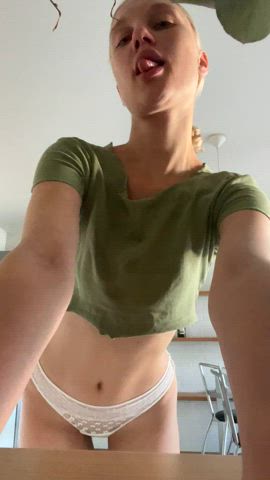 19 years old blonde cute onlyfans teen tits amateur-girls petite selfie clip