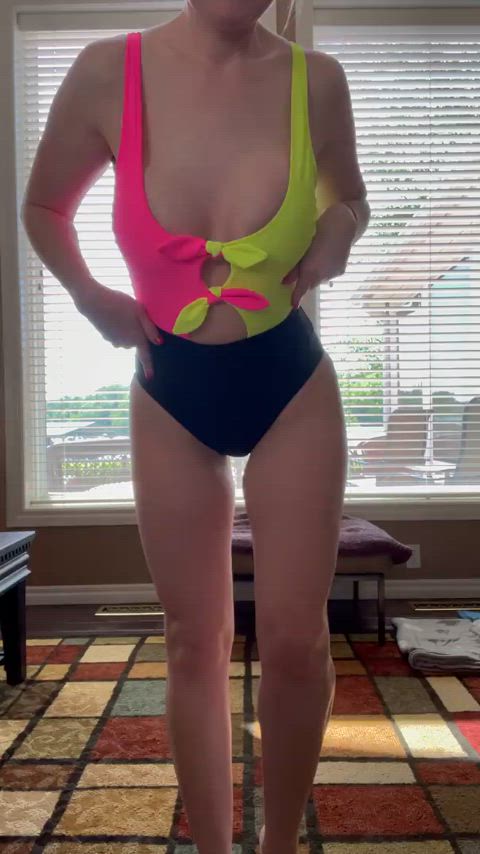 Do you like my new swimsuit? [37F]