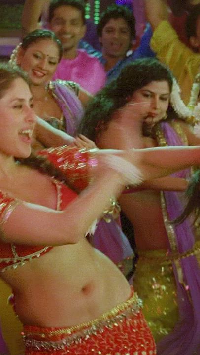 kareena kapoor sexy belly shakes