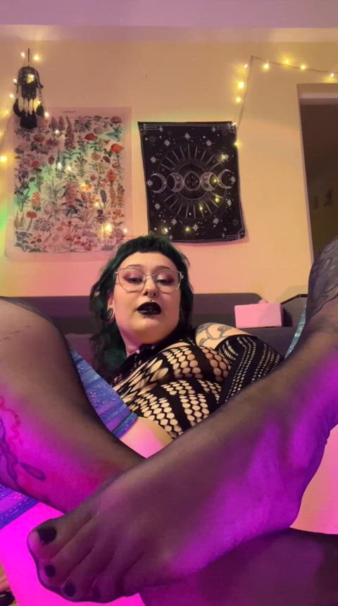 You like what my little goth holes show, don't you