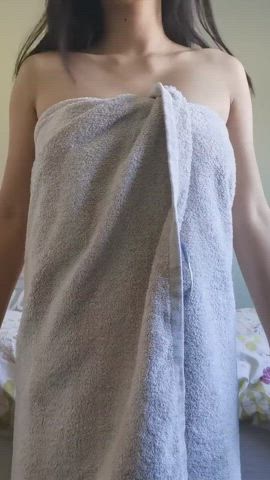 big tits bouncing tits brunette titty drop towel clip