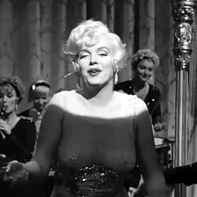 Celebrity Marilyn Monroe clip