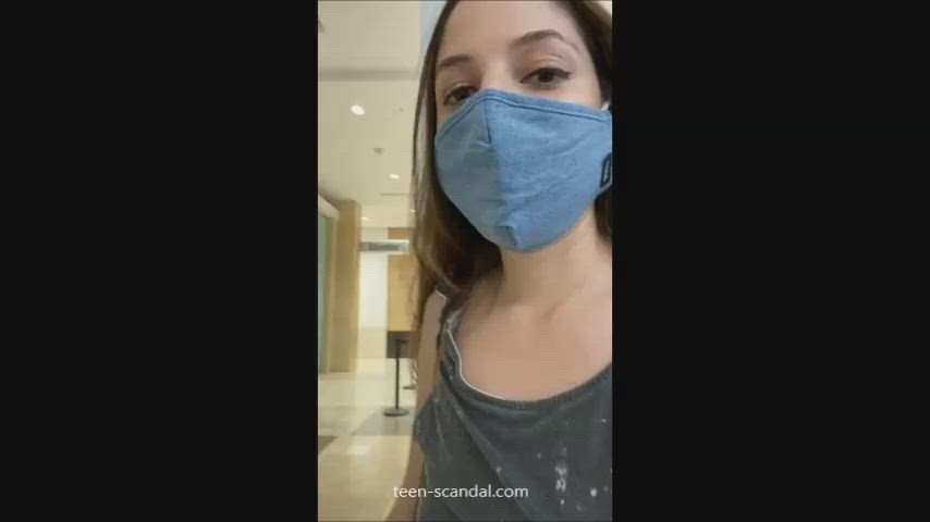 amateur flashing public pussy clip