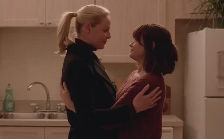 katherine heigl kissing zooey deschanel clip