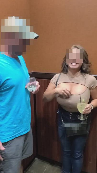 Big Tits Boobs Cuckold Elevator Huge Tits Public Sharing clip