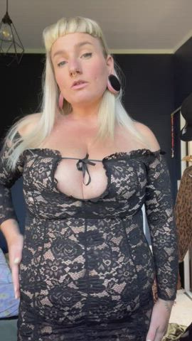I love my BBW mommy body in this tight dress, don’t you?!