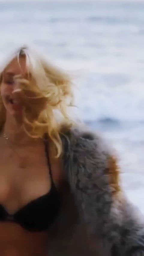 amateur beach big tits fansly public pussy tiktok fun r/exposedtostrangers r/titsworship