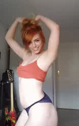 Sexy redhead shakes her body.