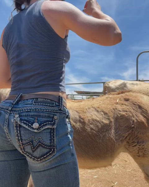 ass country girl farm fit fit chicks funny glasses jeans tight ass flexing fit-girls