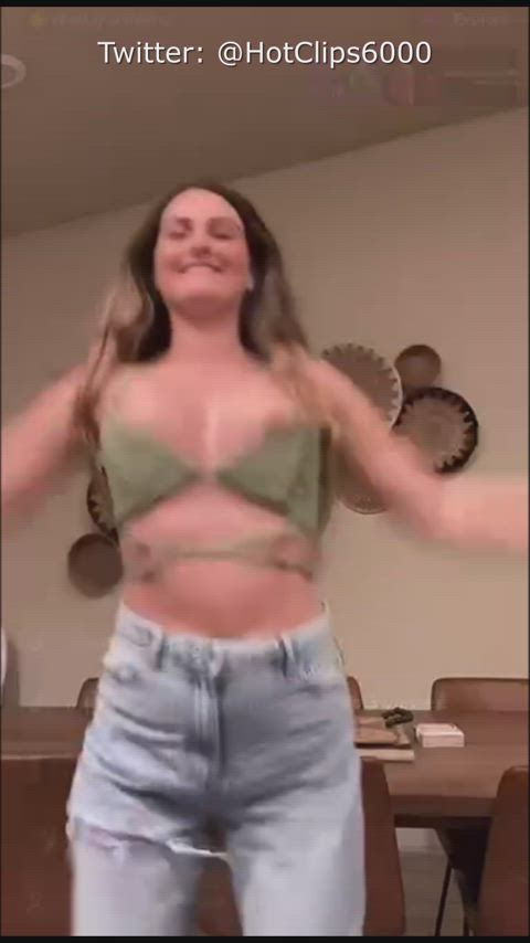 accidental big tits boobs bouncing bouncing tits girls nsfw nipslip tiktok tits amateur-girls