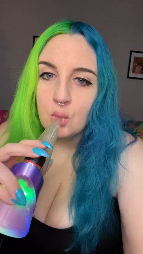 Looking for Dommes to guest in my 4/20 livestreams and subs who want to pay us for