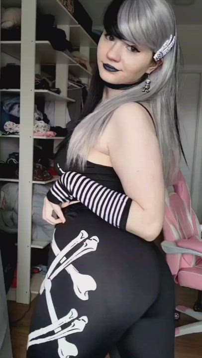 big booty goth gf ?