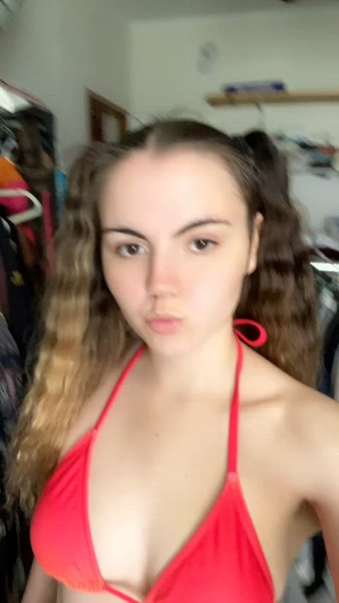 [18F] young milf and I’m wanting to know if I’m hot