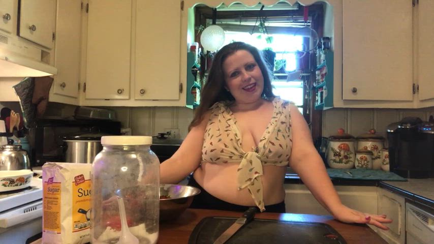 bbw boobs hitachi kitchen milf magic wand orgasm real orgasm saggy tits vlog amateur-girls