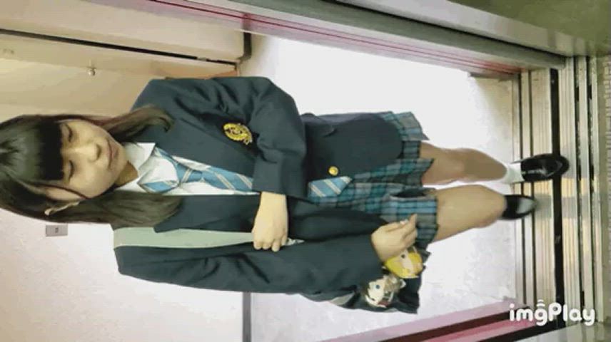 18 years old japanese schoolgirl upskirt clip