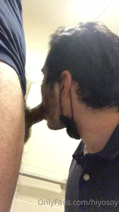 Sub if you want to watch me give random guys head and ass in public restrooms ??