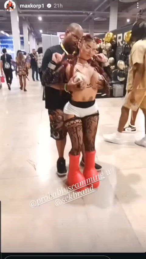 convention tits twerking clip