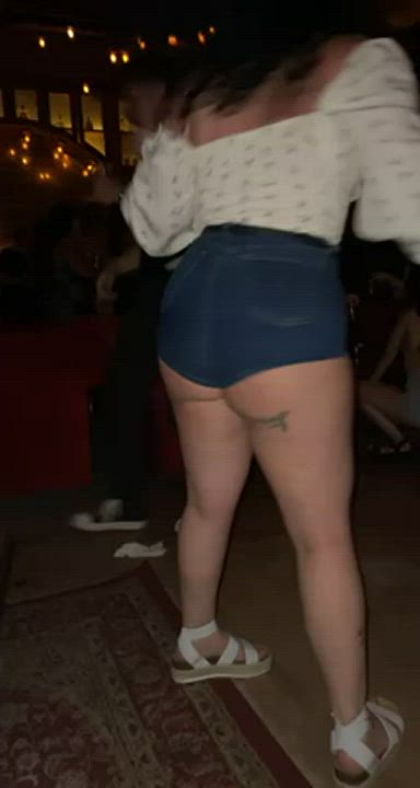 Dancing MILF Twerking clip