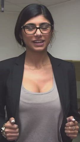 Mia Khalifa Gets Undressed In The Library