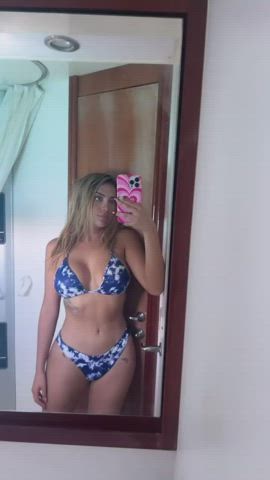 Bikini Cleavage Latina Tits clip
