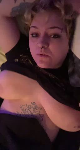 bouncing tits huge tits tits curvy goth-girls clip