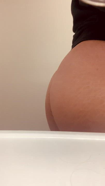 Making sure my ass looks good for daddy before he gets home. ?