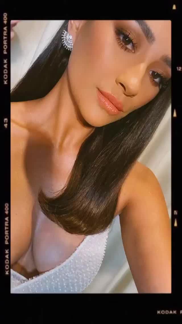 Shay Mitchell Shows Her Cleavage & Sexy Legs at the 2020 Vanity Fair Oscar Party