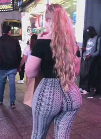 Unknown PAWG just walking