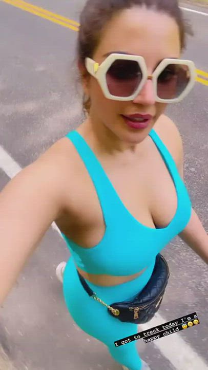 Shama Sikander Jiggling