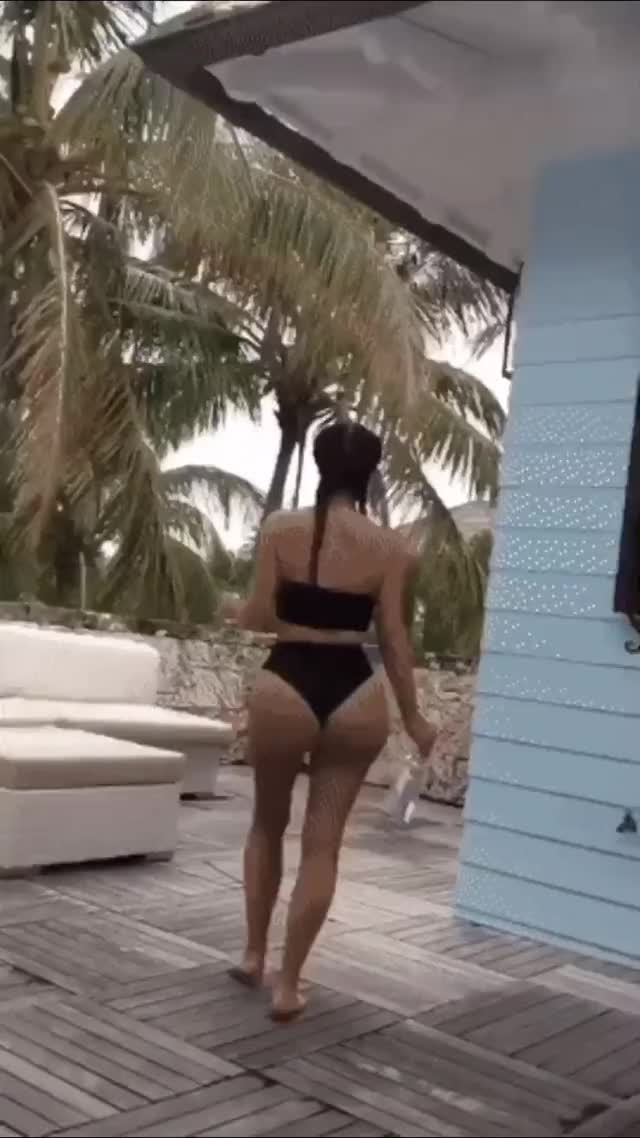 Kim Kardashian showing off her big booty