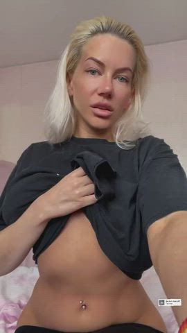 Natural juicy titties