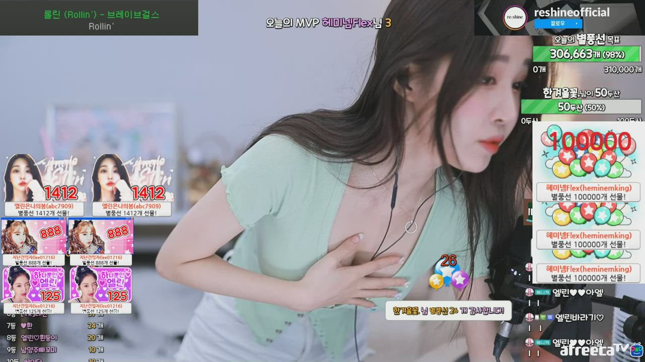 Boobs Cleavage Korean clip