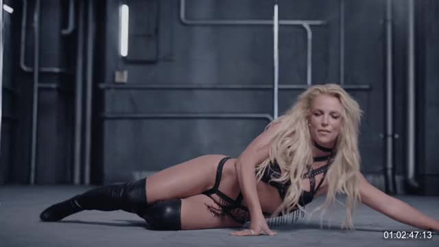 Britney Spears - Make Me. lay down