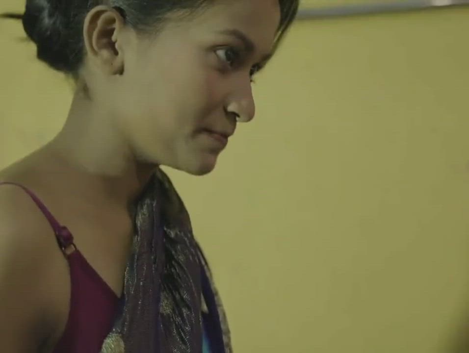 🎬 Bhabhi Ke Dhoodh Ki Chai - 720p Hindi Short Film - Must Watch - Link in Comments