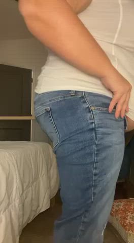 I don’t wear jeans o(f)ten so, this is my first post here 😏👖🍑