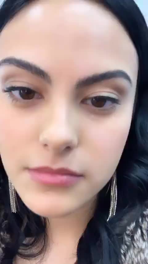 Camila Mendes2