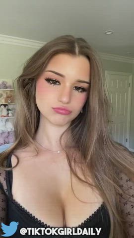 18 years old amateur big tits bouncing tits dancing onlyfans teen tiktok clip
