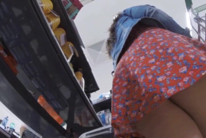 amateur ass pawg public spy upskirt voyeur clip