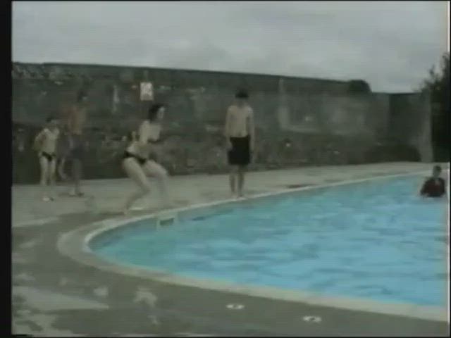 Amateur Swimming Pool Tits clip