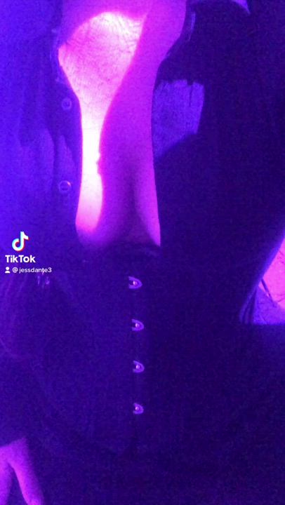 Dancing and corsets, two things I love🥰