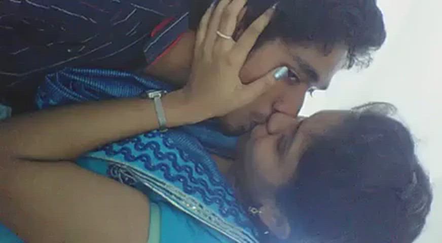 bhabi cheating desi indian kissing saree clip