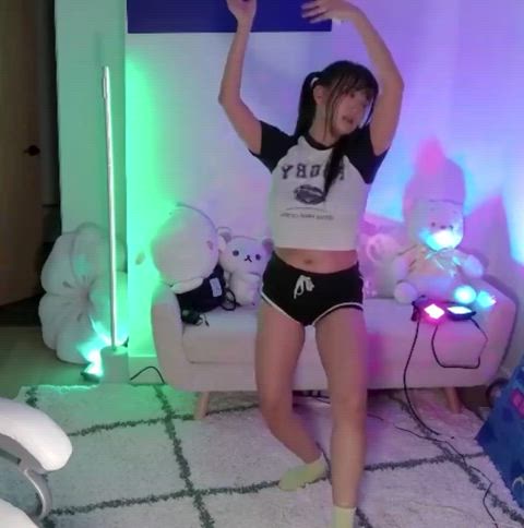 asian celebrity clothed dancing gamer girl clip