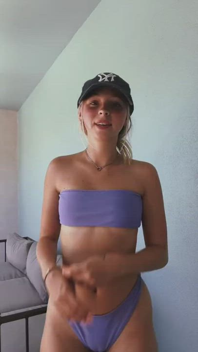 Bikini Blonde Dancing clip