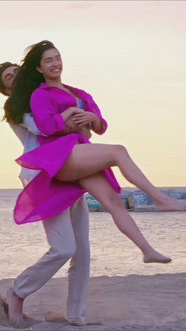 Shraddha Kapoor Thighs in her new song