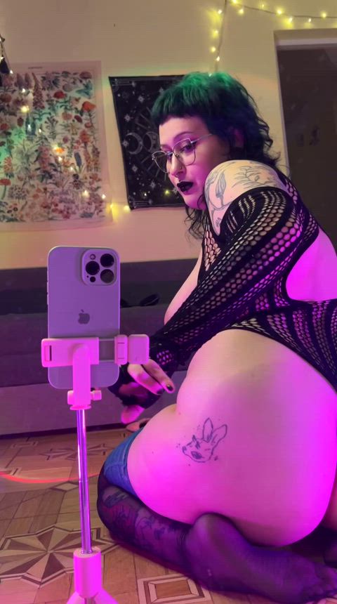 I bet my huge and plugged goth ass is too big for you